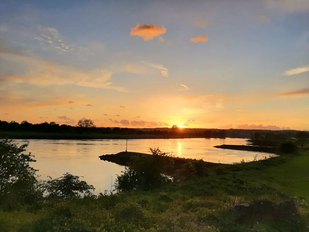 Nederland: Zonsondergang bij de IJssel, Veluwezoom, Gelderland