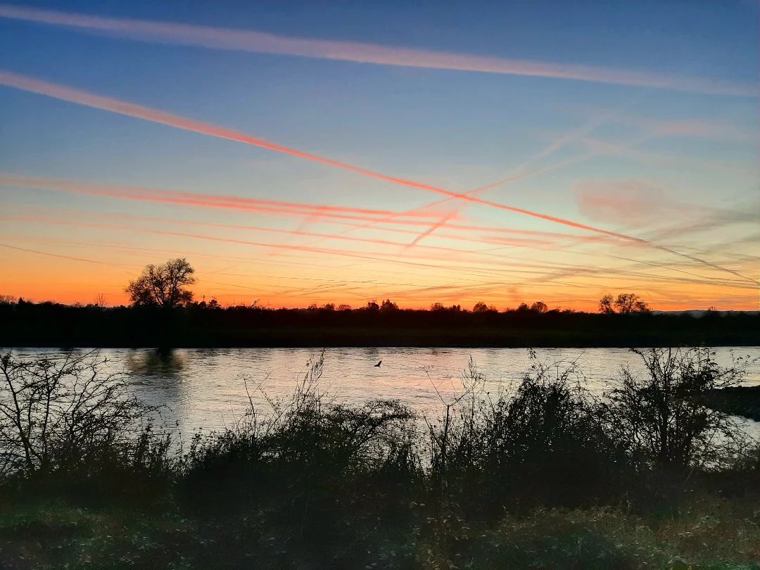 Nederland: Zonsondergang bij de IJssel, Gelderland