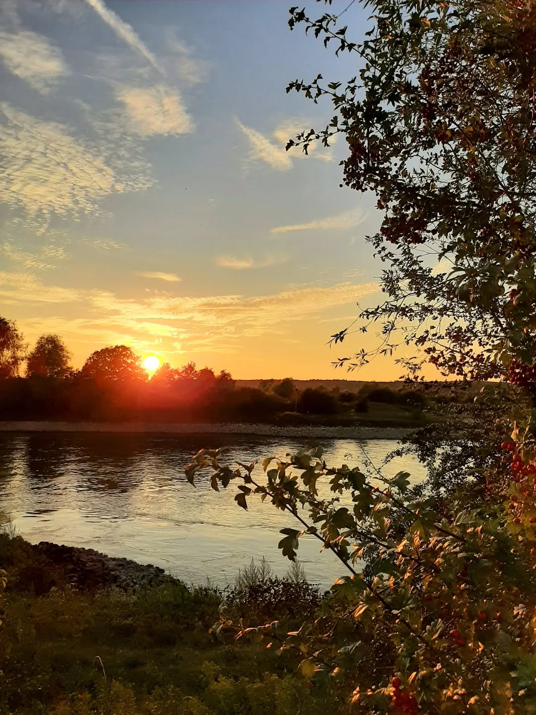 Nederland: Zonsondergang bij de IJssel in augustus, Veluwezoom, Gelderland
